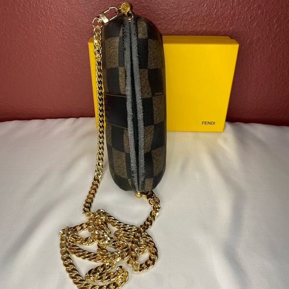 ‼️SOLD ‼️ Vintage Checkered Fendi Crossbody Bag - Picture 6 of 10